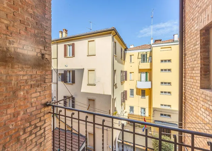 Albertoni Holidays, By Short Holidays *